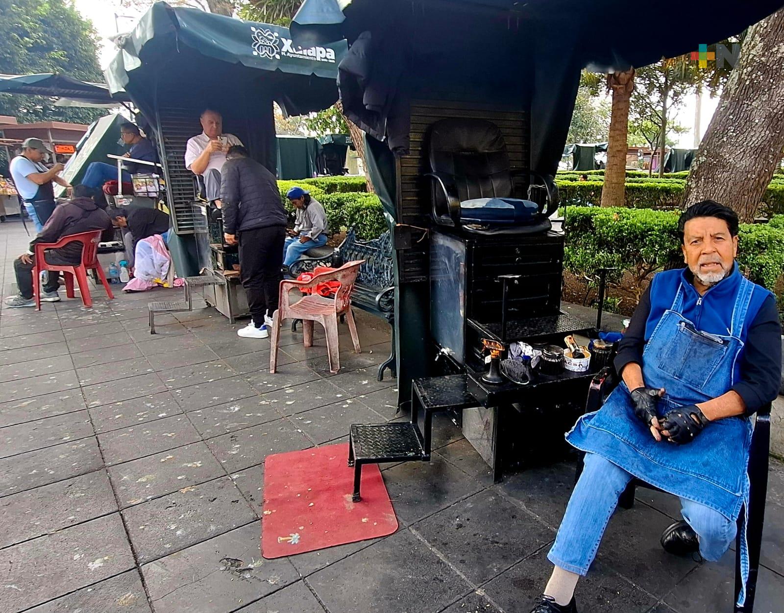 Tenis y zapatos deportivos afectan el trabajo de los boleros