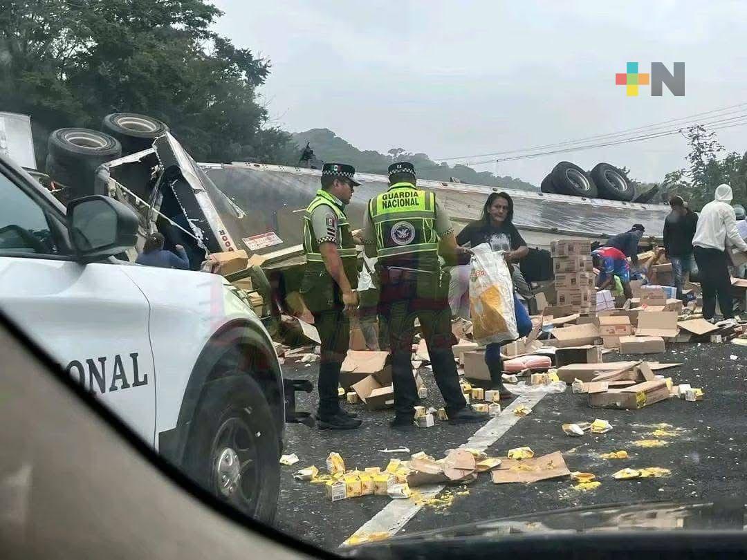 Accidente de tráiler provoca cierre total en la Coatzacoalcos–Villahermosa