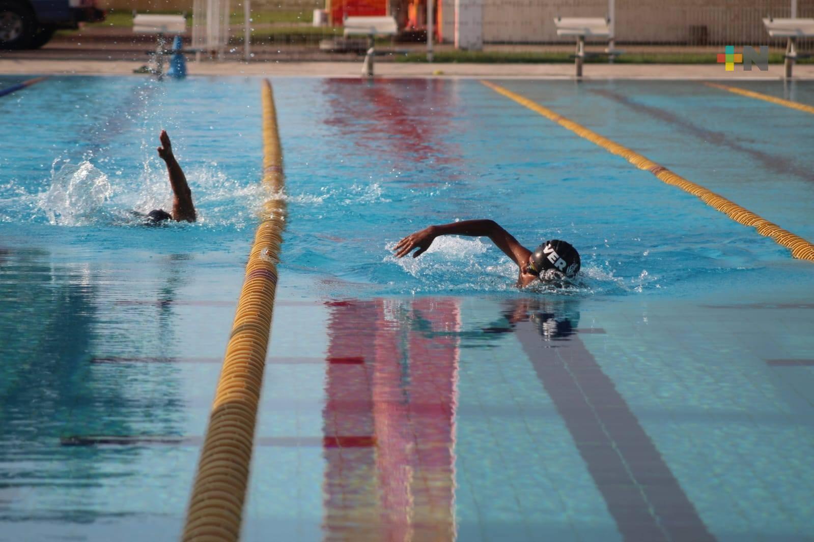 Intensa preparación de natación veracruzana para olimpiada nacional