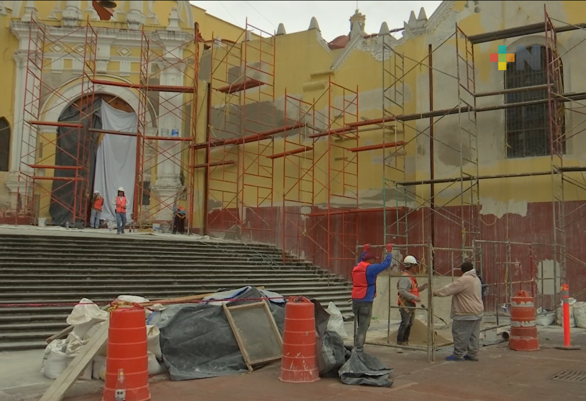 Hacen recorrido para constatar trabajos de intervención en catedral de Xalapa