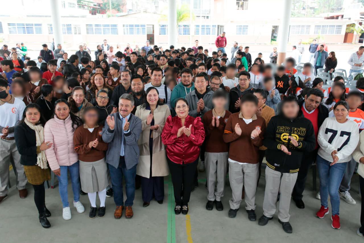 Beneficia SEV a más de 13 mil estudiantes con equipamiento escolar en las Altas Montañas
