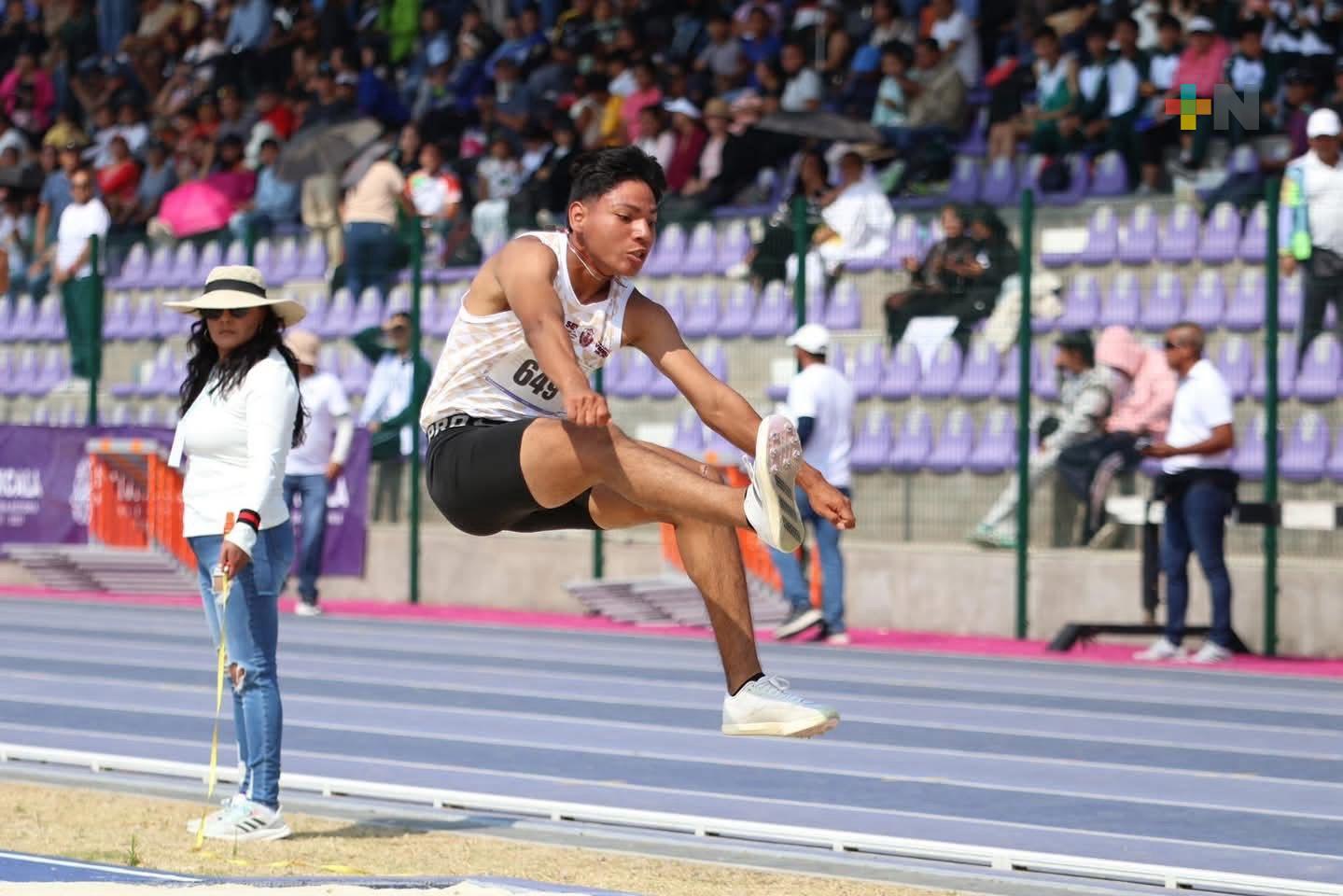 Atletas de Saltamontes buscan clasificar a competencias internacionales