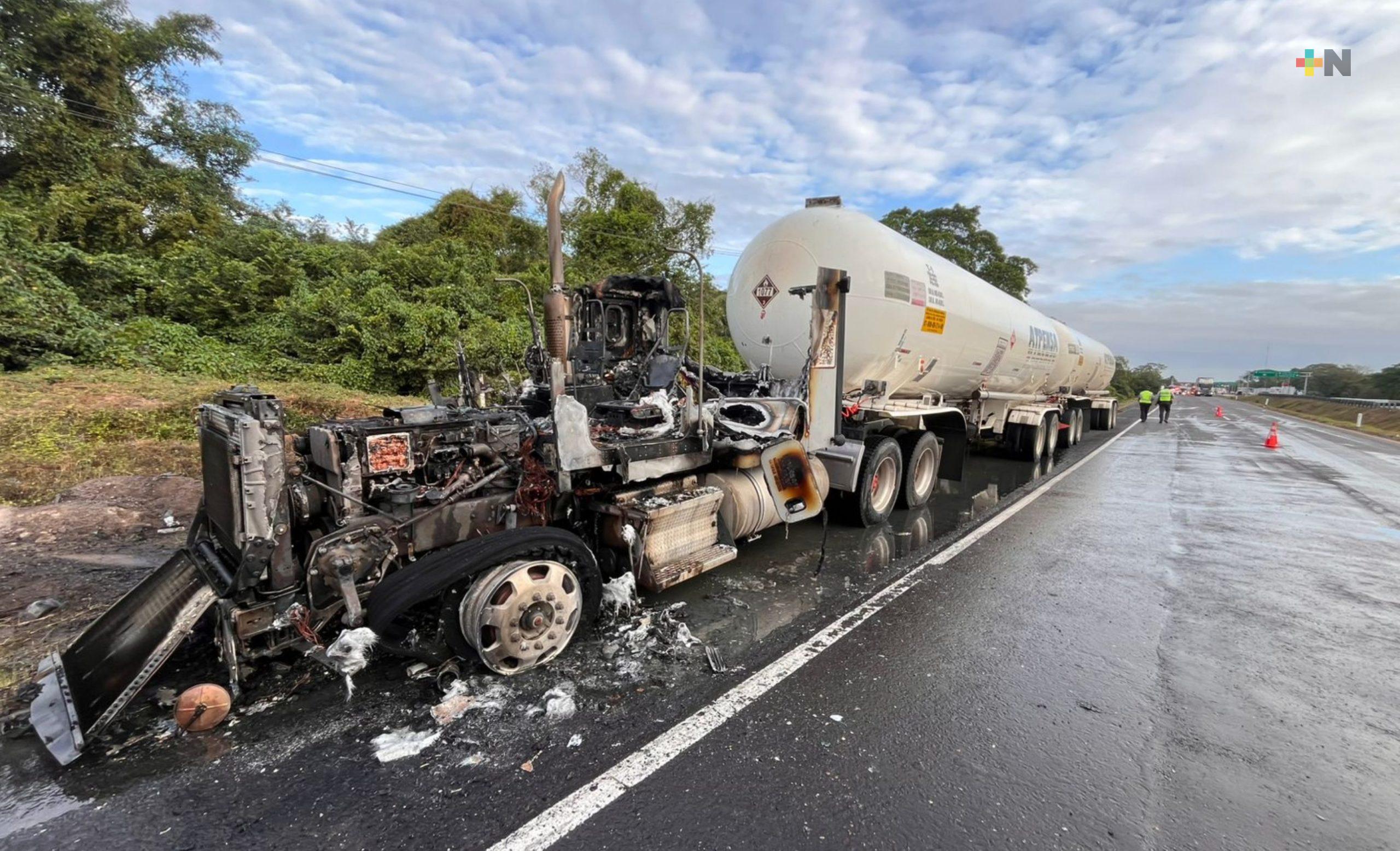 Pipa siniestrada provocó cierre de autopista Veracruz-Córdoba