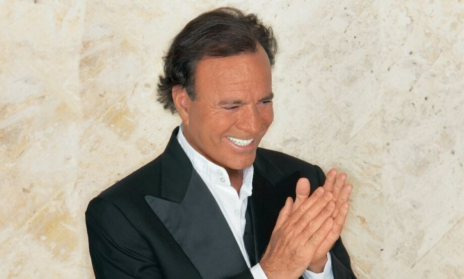 Acusan a Julio Iglesias de agresión sexual en España