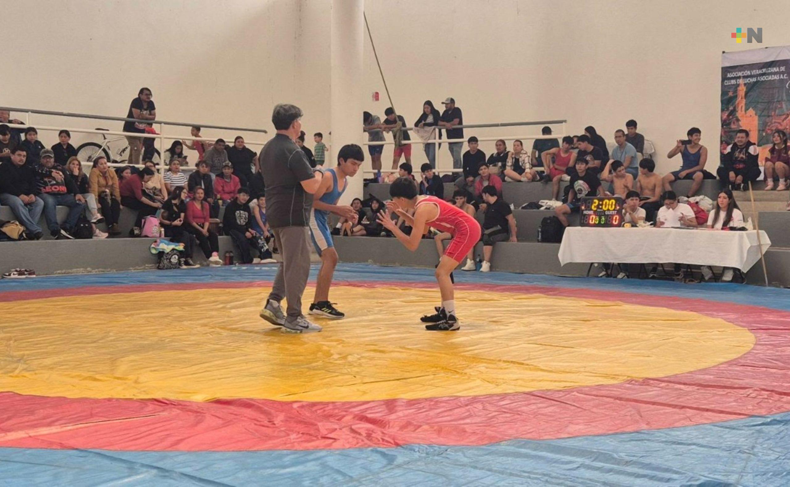 Sigue la promoción de la lucha olímpica en Xalapa