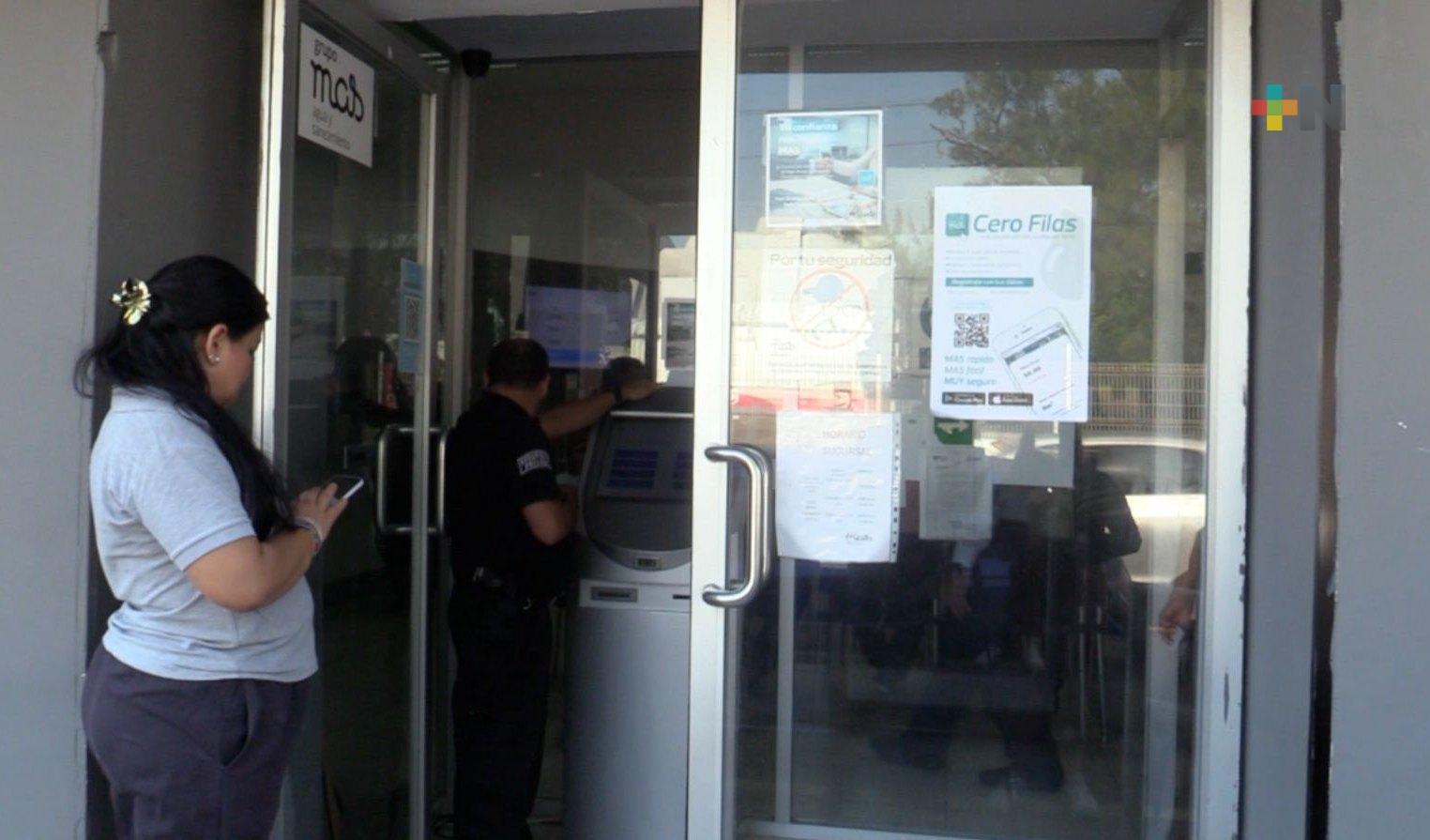 Ante inconfomidad por el servicio, ciudadanos realizan pago anticipado de agua