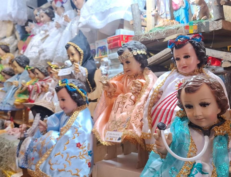 Empieza la búsqueda de ropa para vestir al Niño Dios