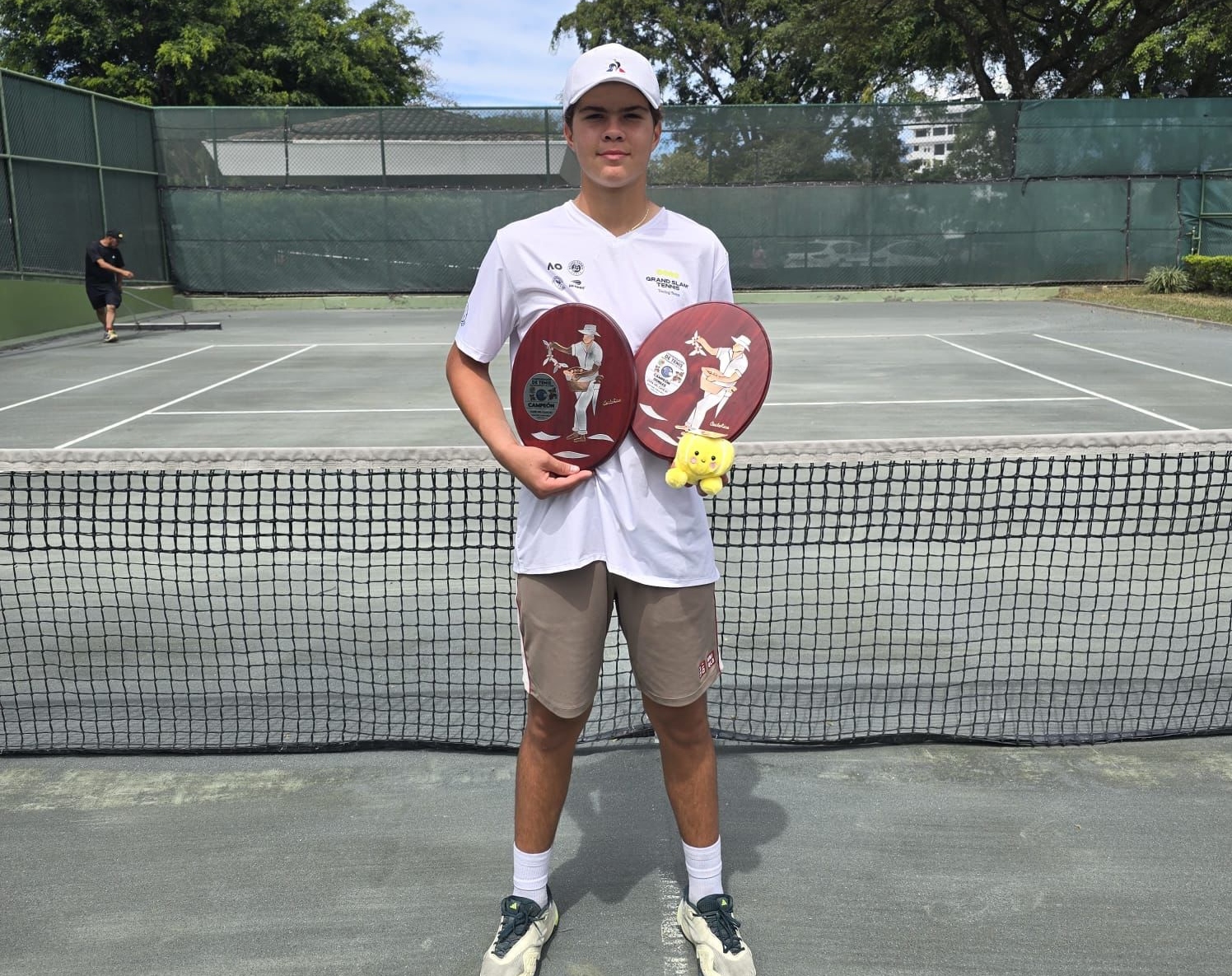 Pato Álvarez conquista doble campeonato en la Copa del Café, en Costa Rica