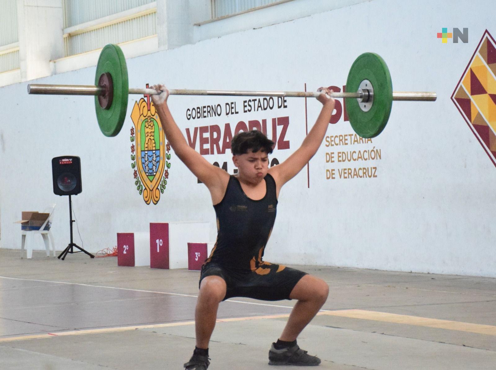 Xalapa logra más de 20 clasificados en el Selectivo Estatal de Halterofilia