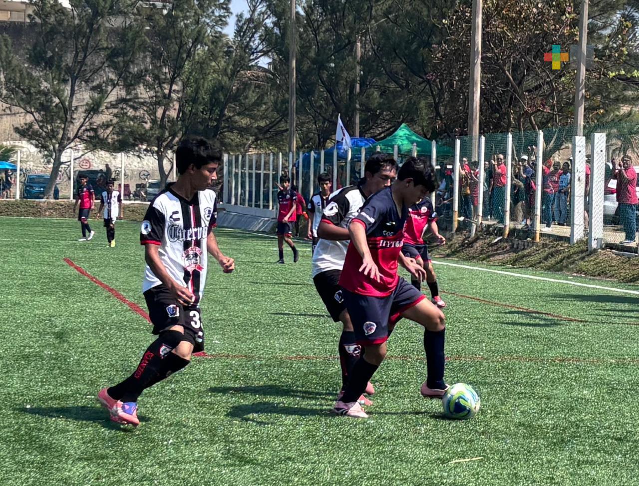 Academia Delfines de Coatzacoalcos toma ventaja 3-0 ante Cuervos Tétela en la final Sub-15