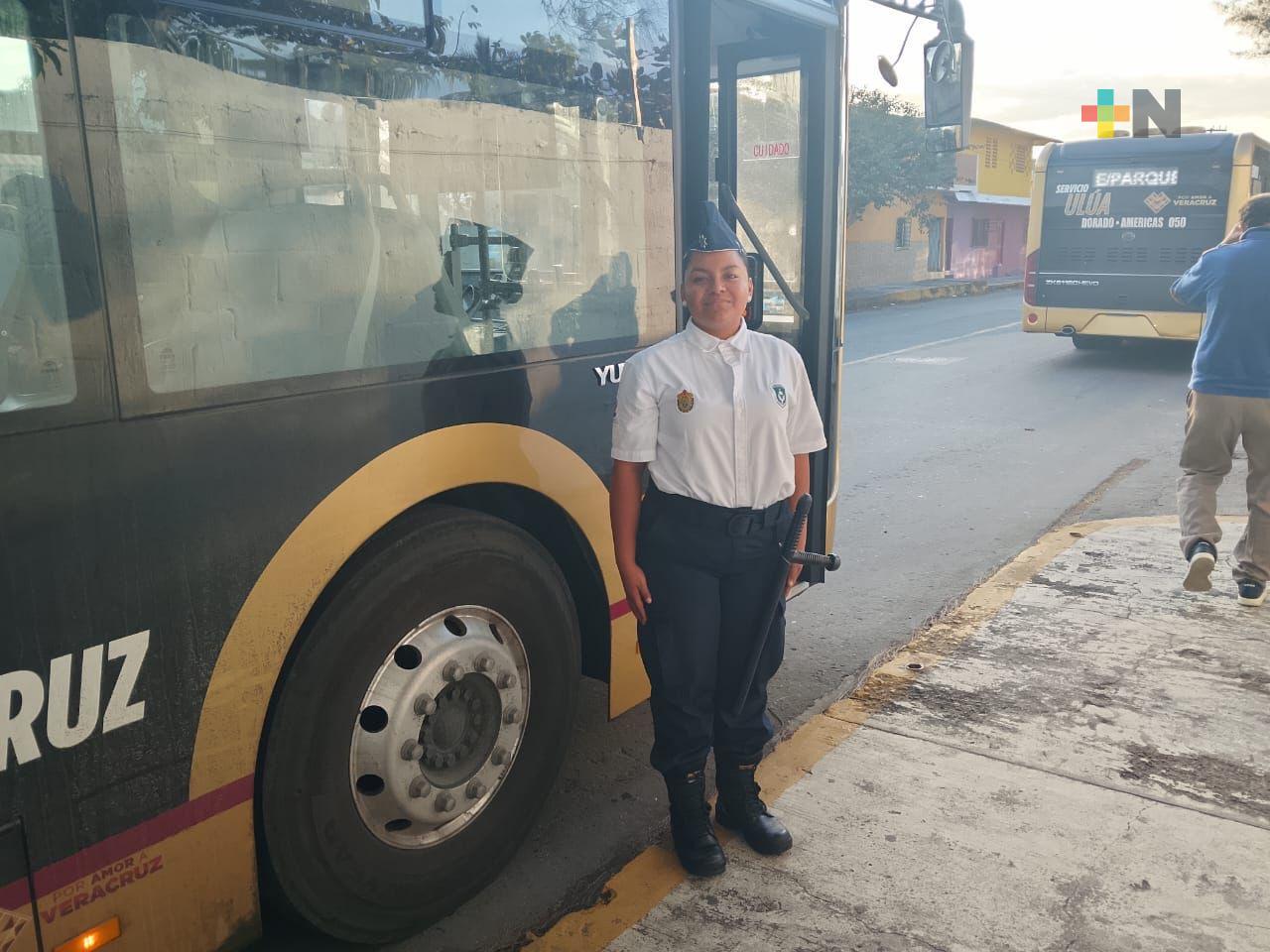 Cadetes refuerzan la seguridad en el transporte público del puerto de Veracruz