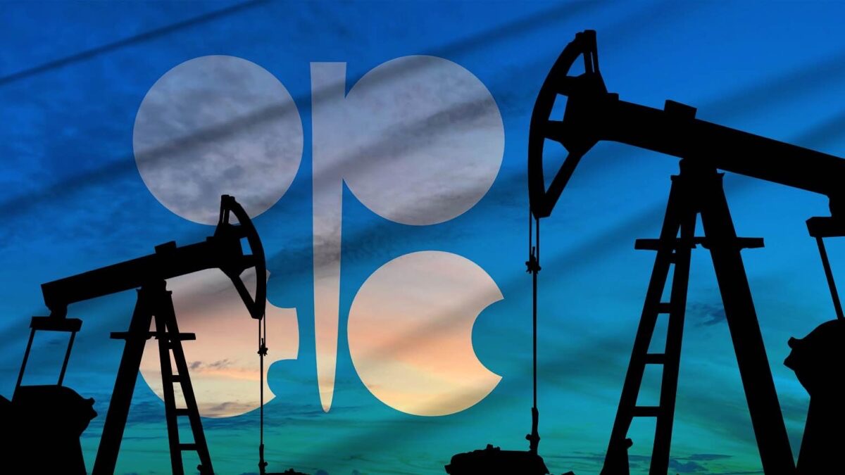 OPEP+ evalúa aumento de producción petrolera pese a tensión en Medio Oriente