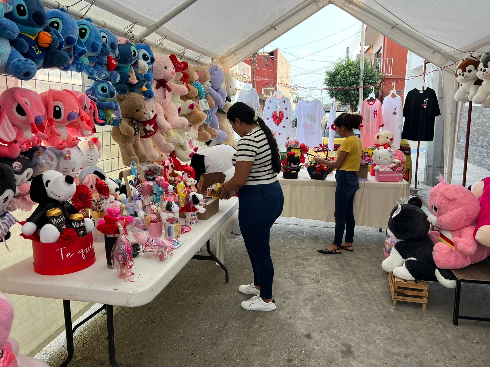 Comerciantes de Tres Valles esperan repunte económico por el Día del Amor y la Amistad