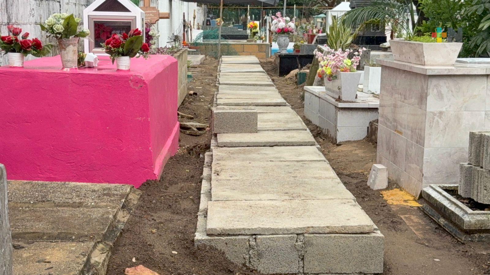 Autoridades buscan regularizar construcción de bóvedas en panteones tras denuncias por cobros excesivos