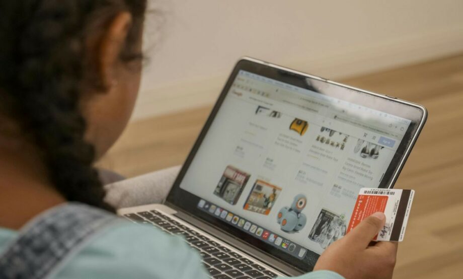 Alertan ONU y UIT sobre riesgos de la IA para las infancias