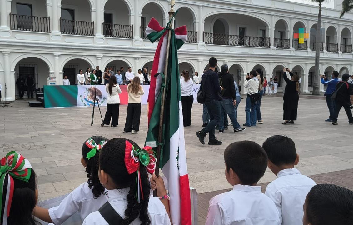 En Boca del Río, escuelas conmemoran el Día de la Bandera
