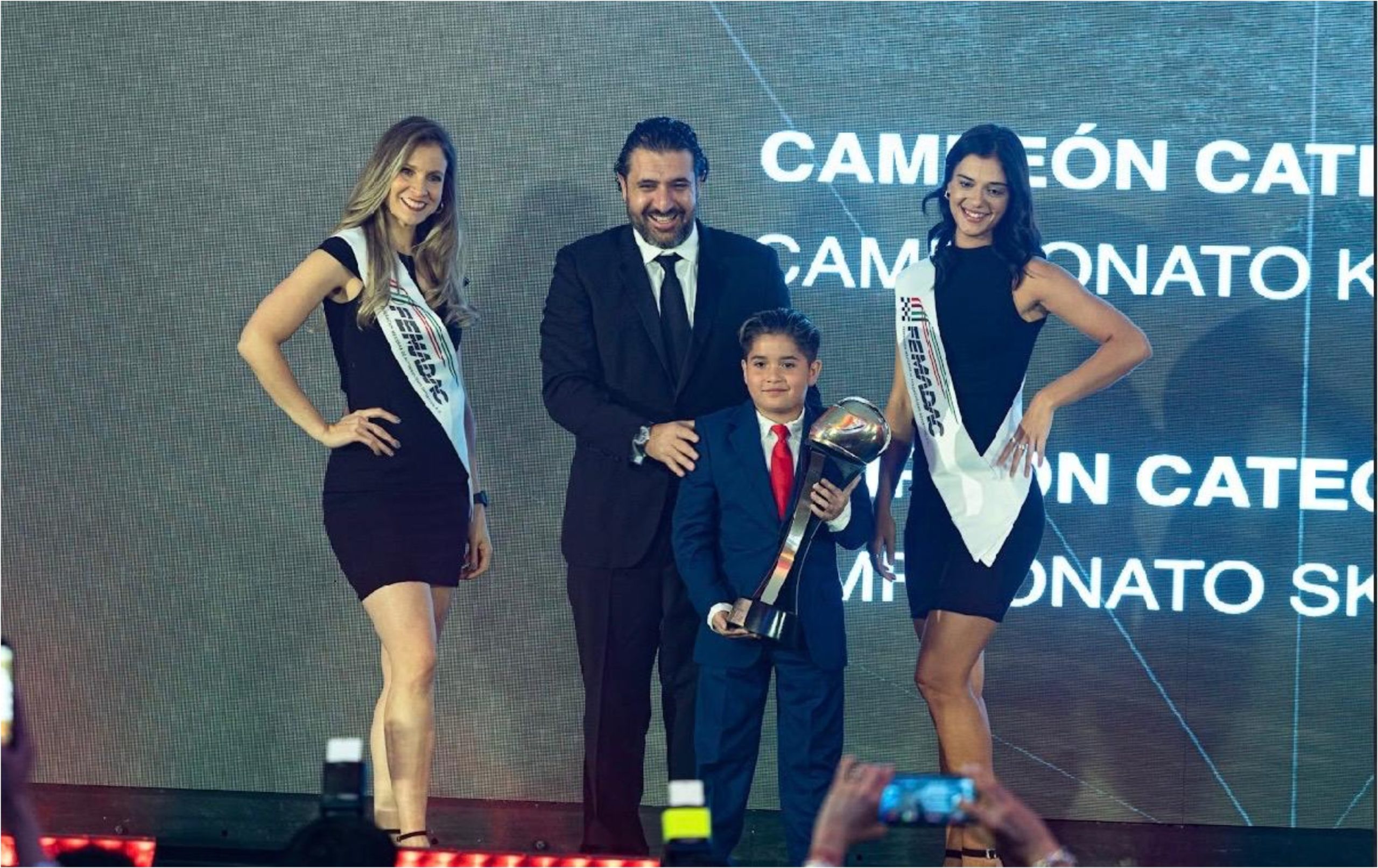 César Barradas recibió Casco de Oro de la Femadac