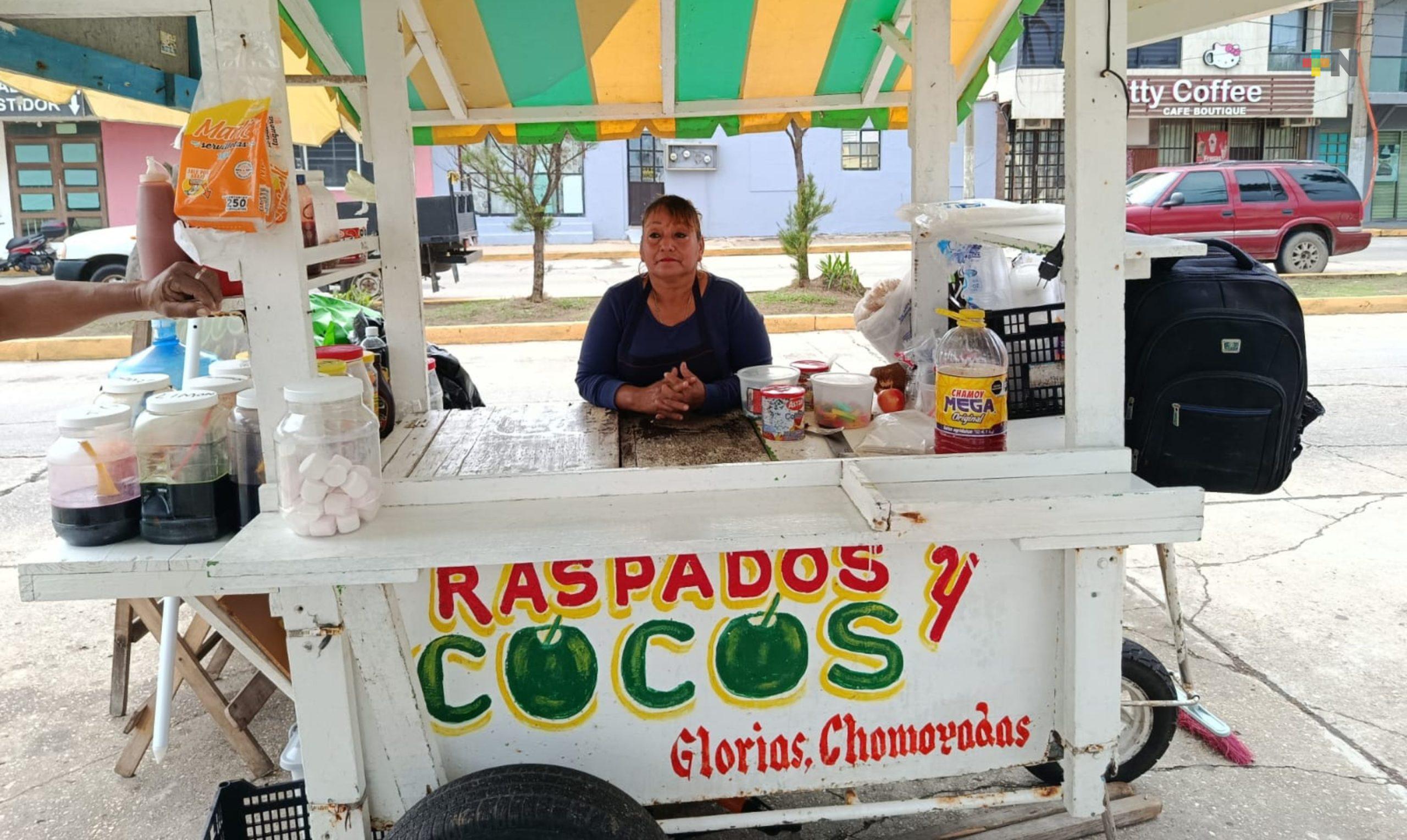 Vendedores de coco afectados por frente frío