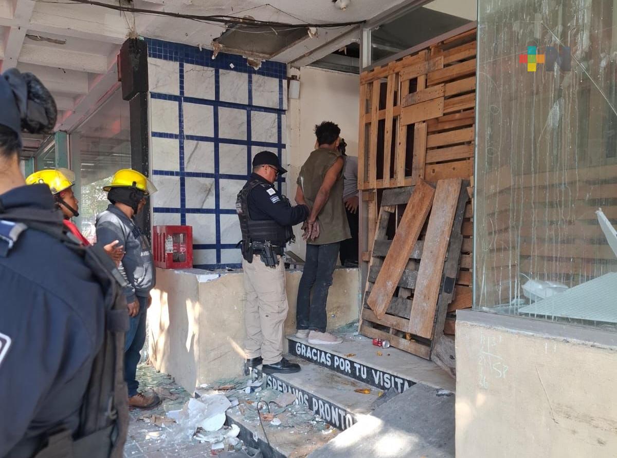 Detienen a individuo que provocó incendio en edificio abandonado de Coatzacoalcos