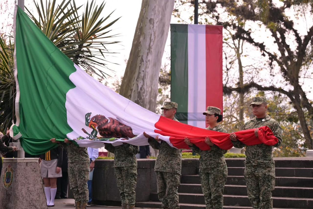 Rocío Nahle refrenda compromiso con la unidad nacional en el Día de la Bandera