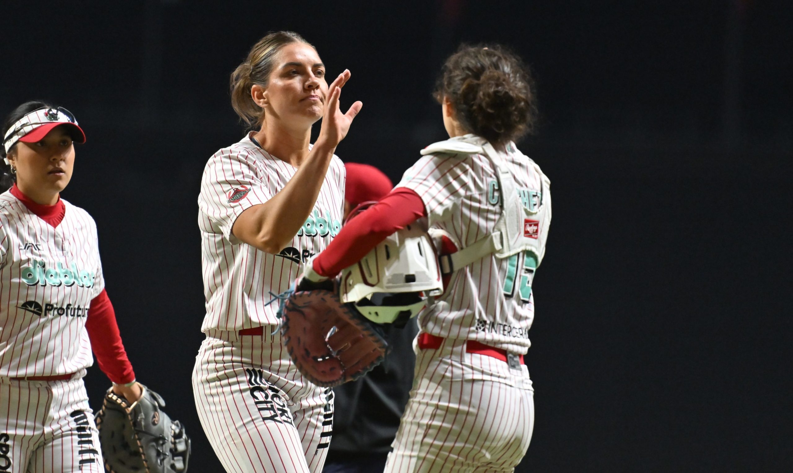 ¡Paliza escarlata!, Veracruz pierde en el primero de la serie