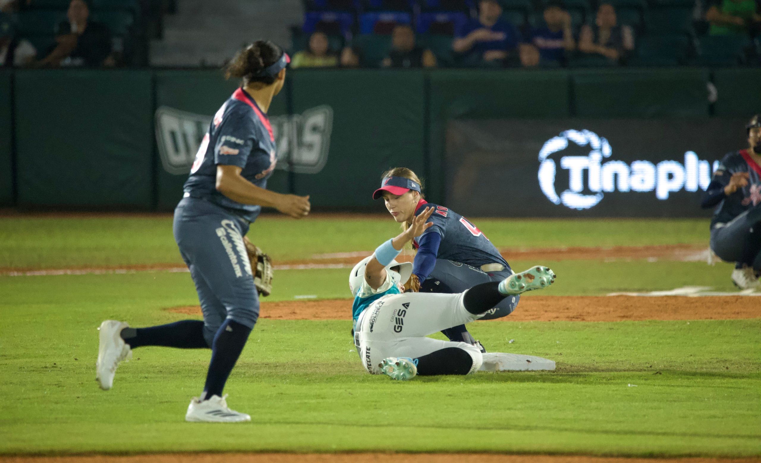 El Águila divide triunfos en Tabasco
