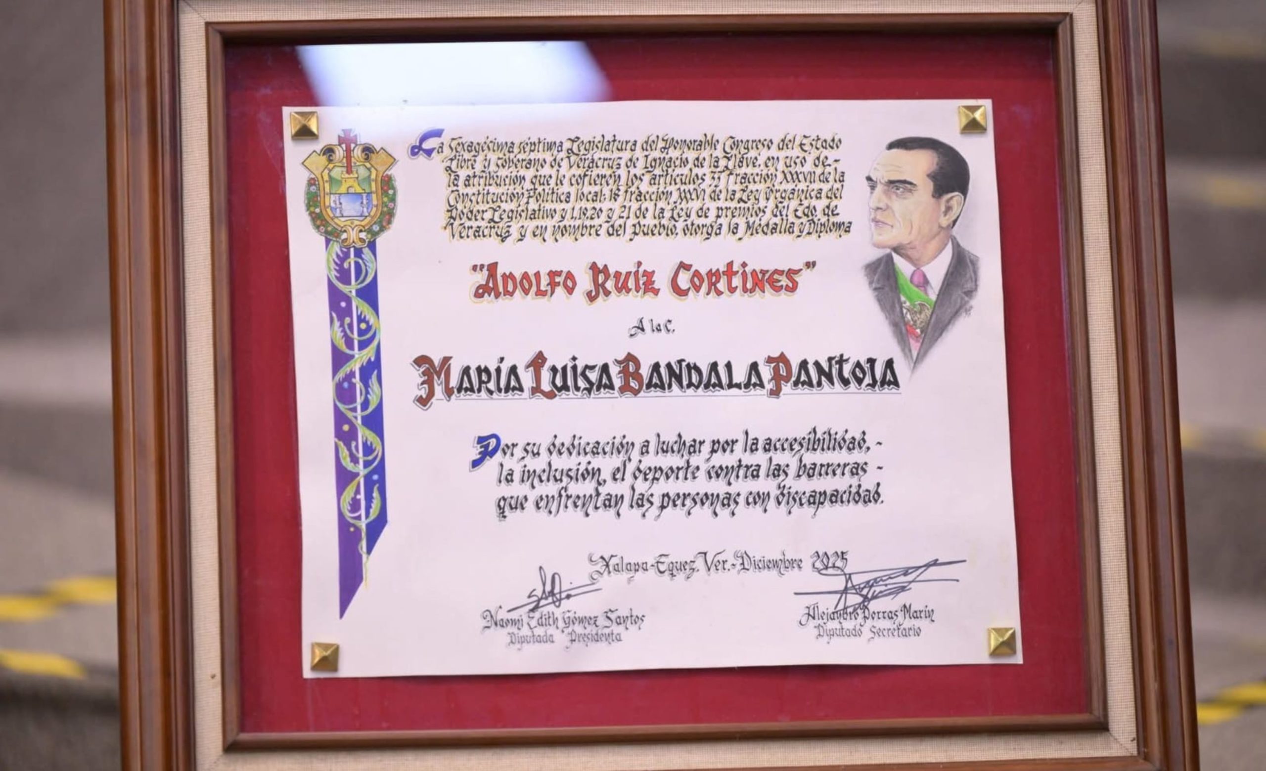 Entrega medalla Adolfo Ruiz Cortines 2025 a deportista paralímpica