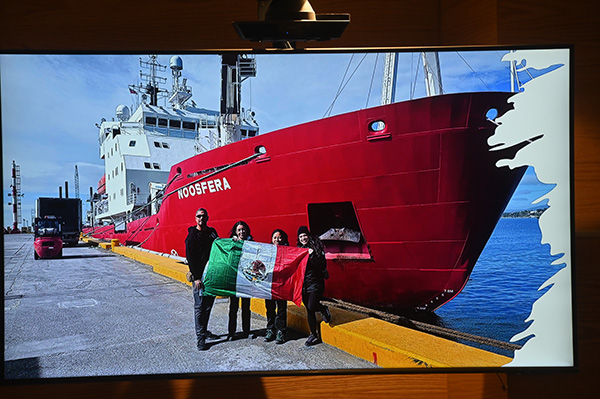 Expedición científica regresa del Polo Sur; analizará muestras de la Antártica