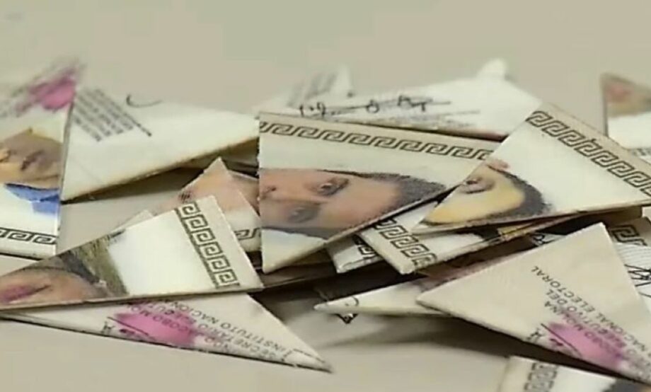 Más de 30 mil credenciales del INE serían destruidas