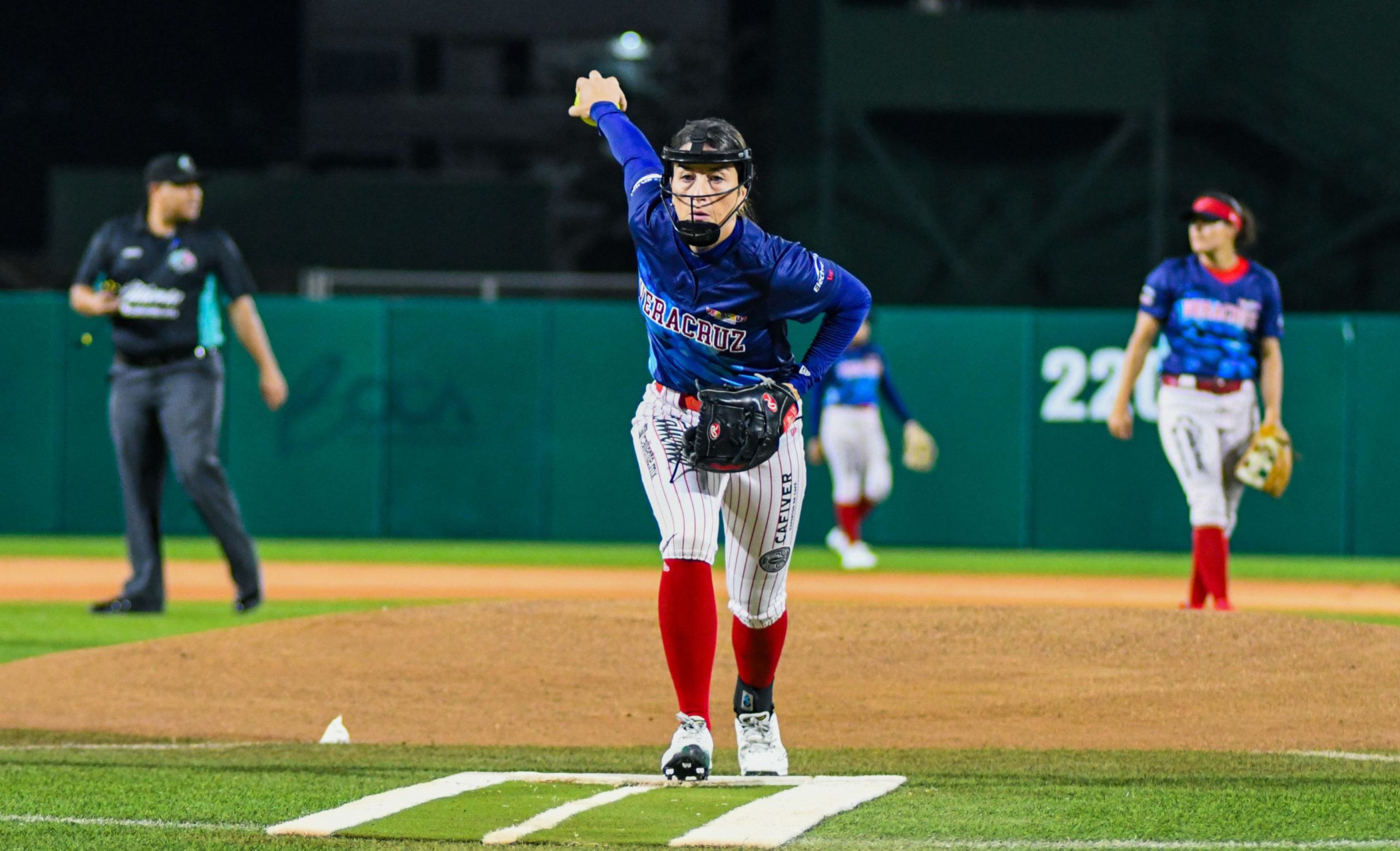 Sultanes vence a El Águila en extrainnings