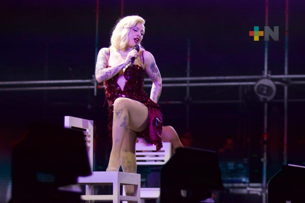 Miles de personas asistieron al concierto de Mon Laferte