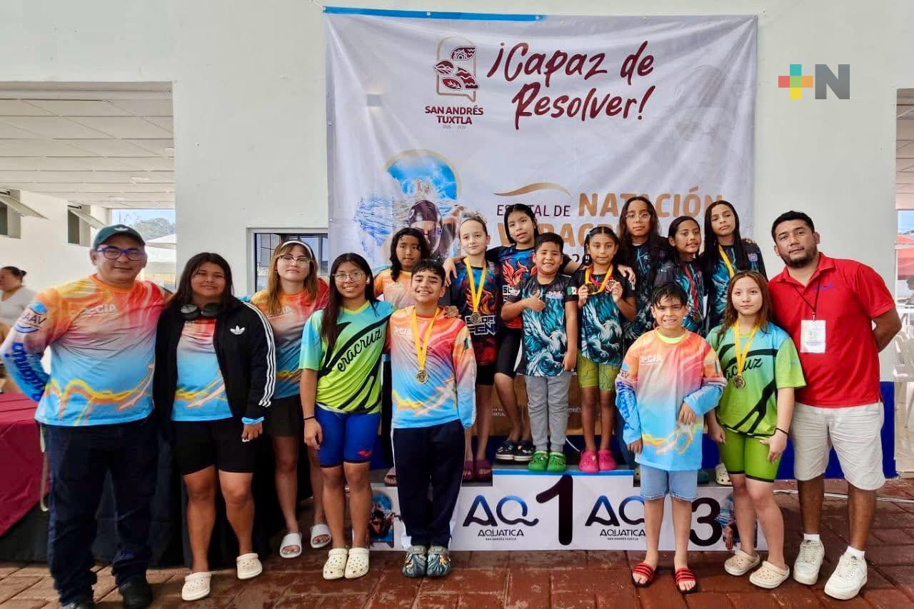 Nadadores de Coatza sobresalen en estatal Clase A, en San Andrés Tuxtla