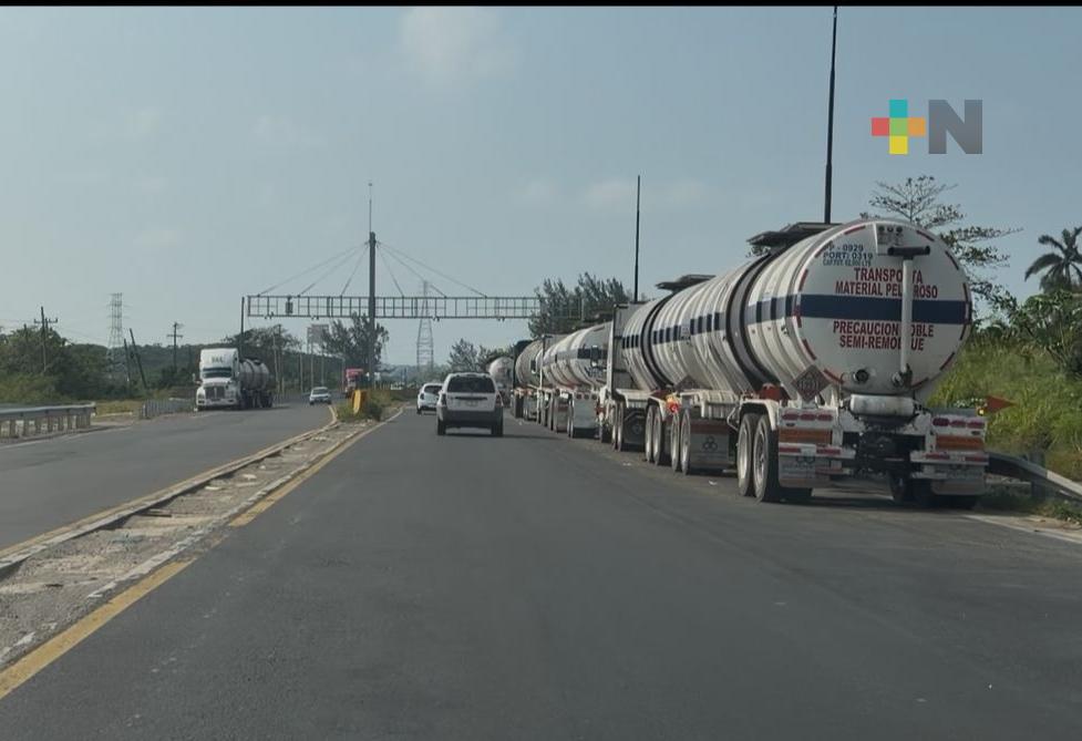 Actividades industriales se realizan de manera normal en Coatzacoalcos