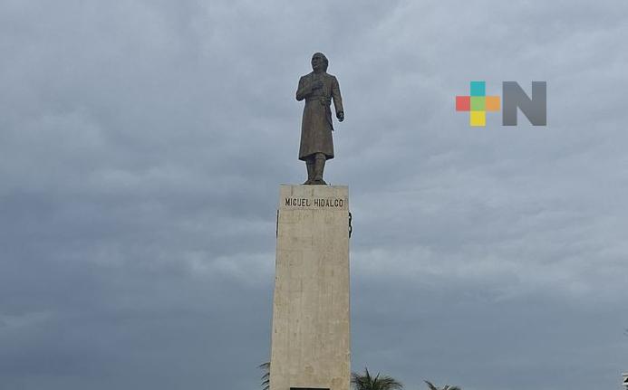 Propuesta de retirar monumento a Miguel Hidalgo genera debate en Coatzacoalcos