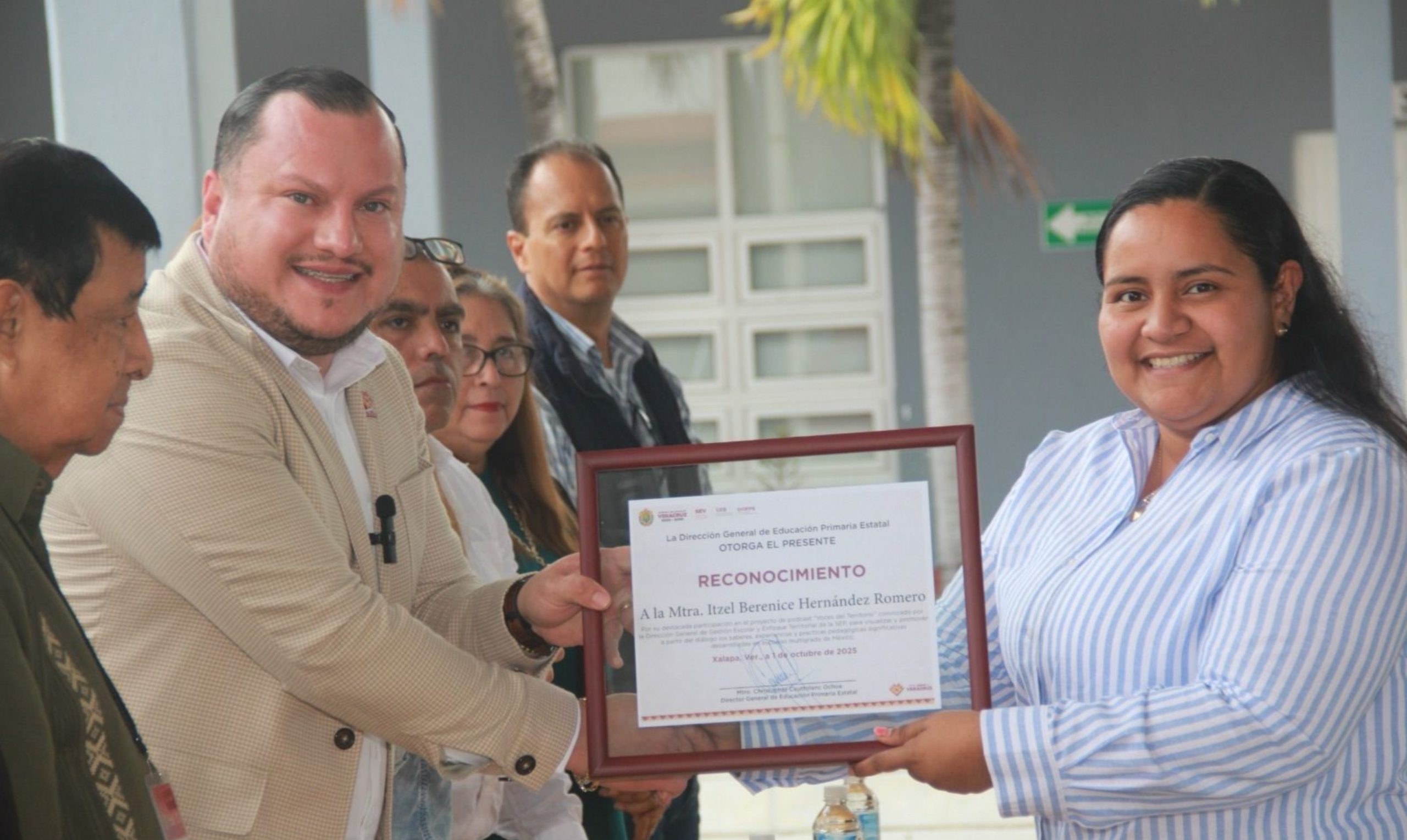 Reconocen a docente veracruzana por proyecto nacional sobre educación multigrado