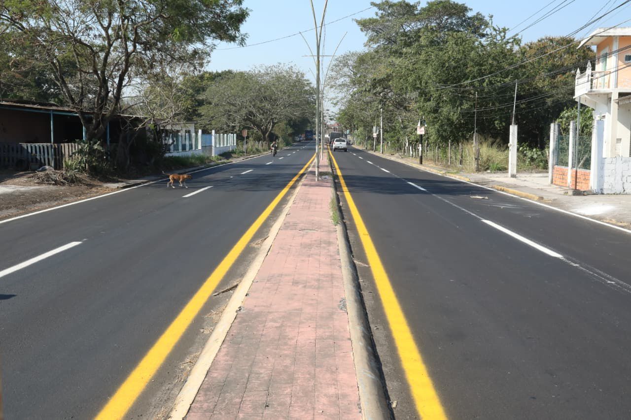 Rehabilitan tramos carreteros en la región del Sotavento