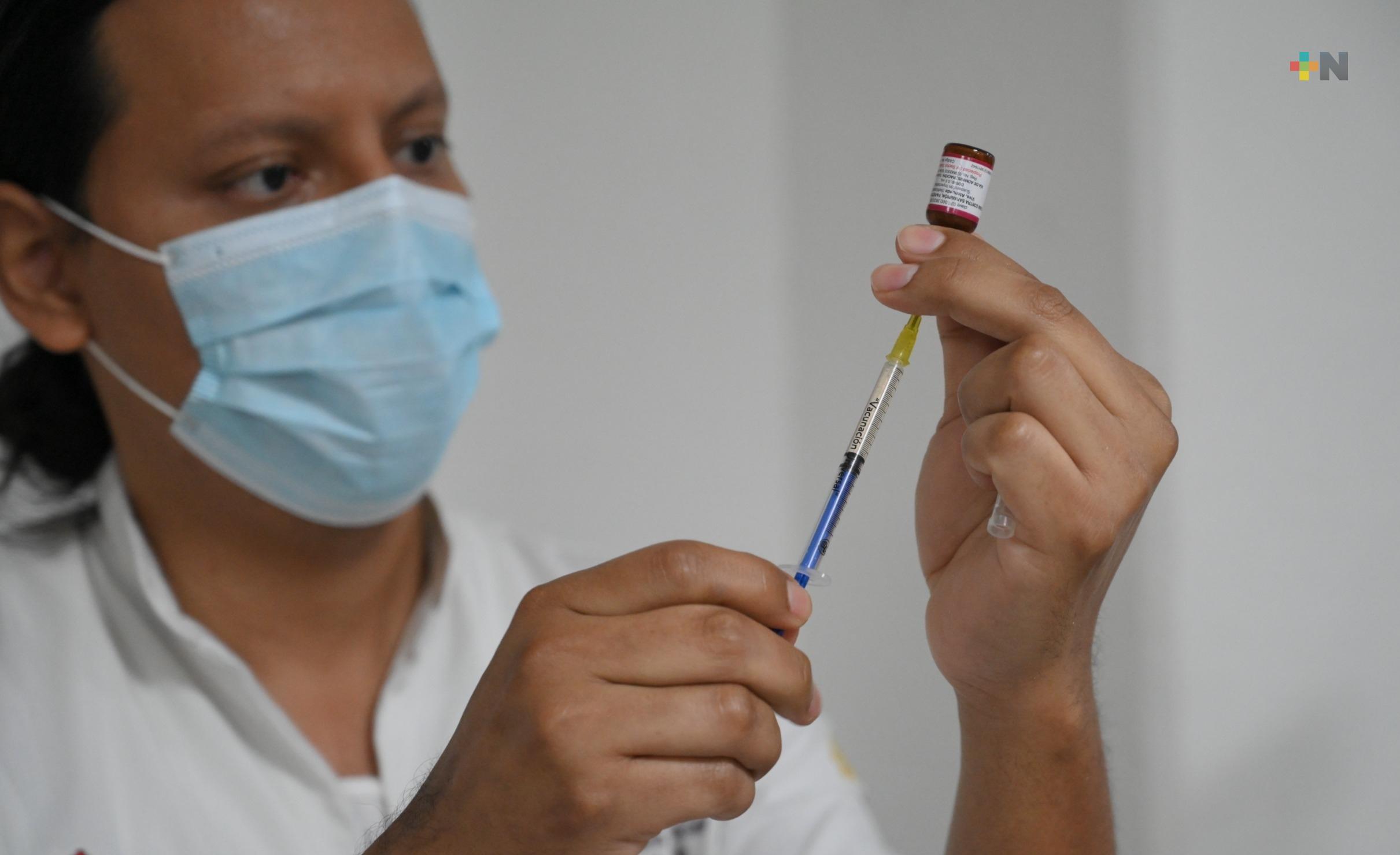 Vacunan a trabajadores municipales en Coatzacoalcos