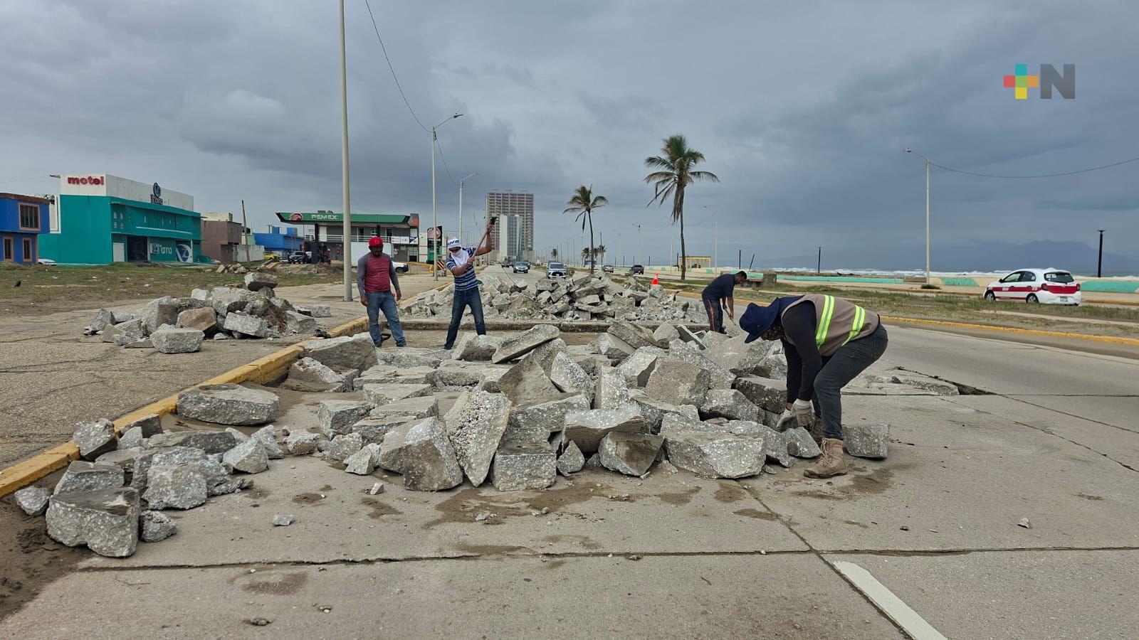 Con concreto hidráulico dan mantenimiento a avenidas principales de Coatzacoalcos