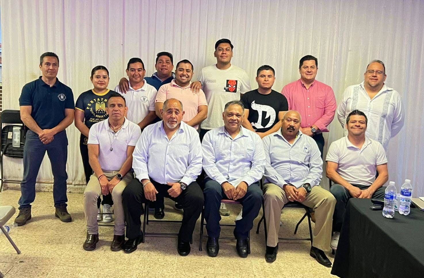 Gabriel Álvarez, reelecto presidente de la asociación de luchas en Veracruz