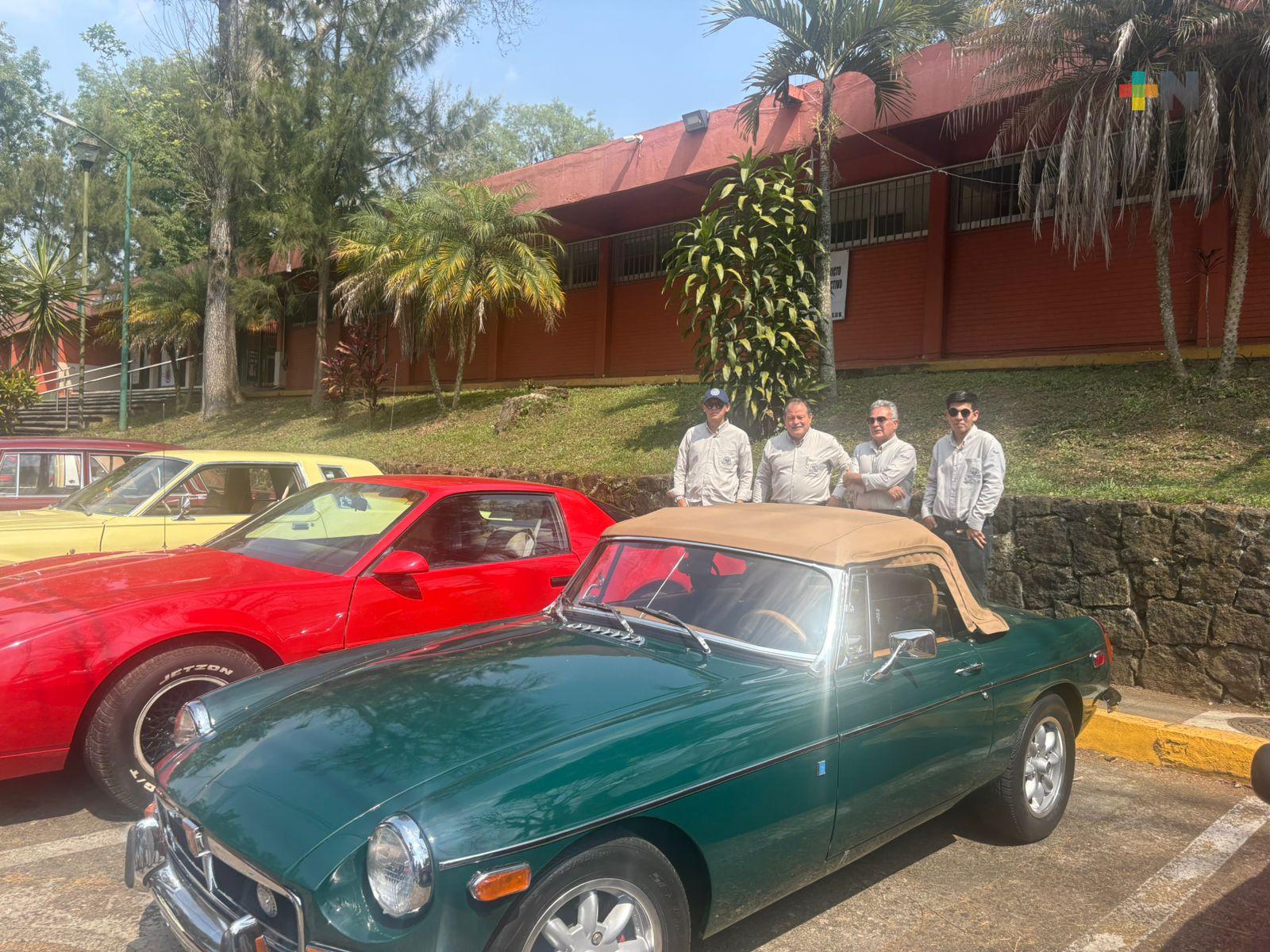 Celebran el Día Internacional del Auto Antiguo en Xalapa