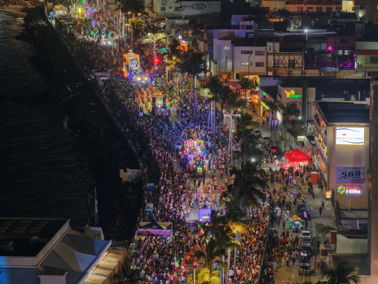 Vive Veracruz ambiente festivo y familiar en el Primer Gran Desfile del Carnaval