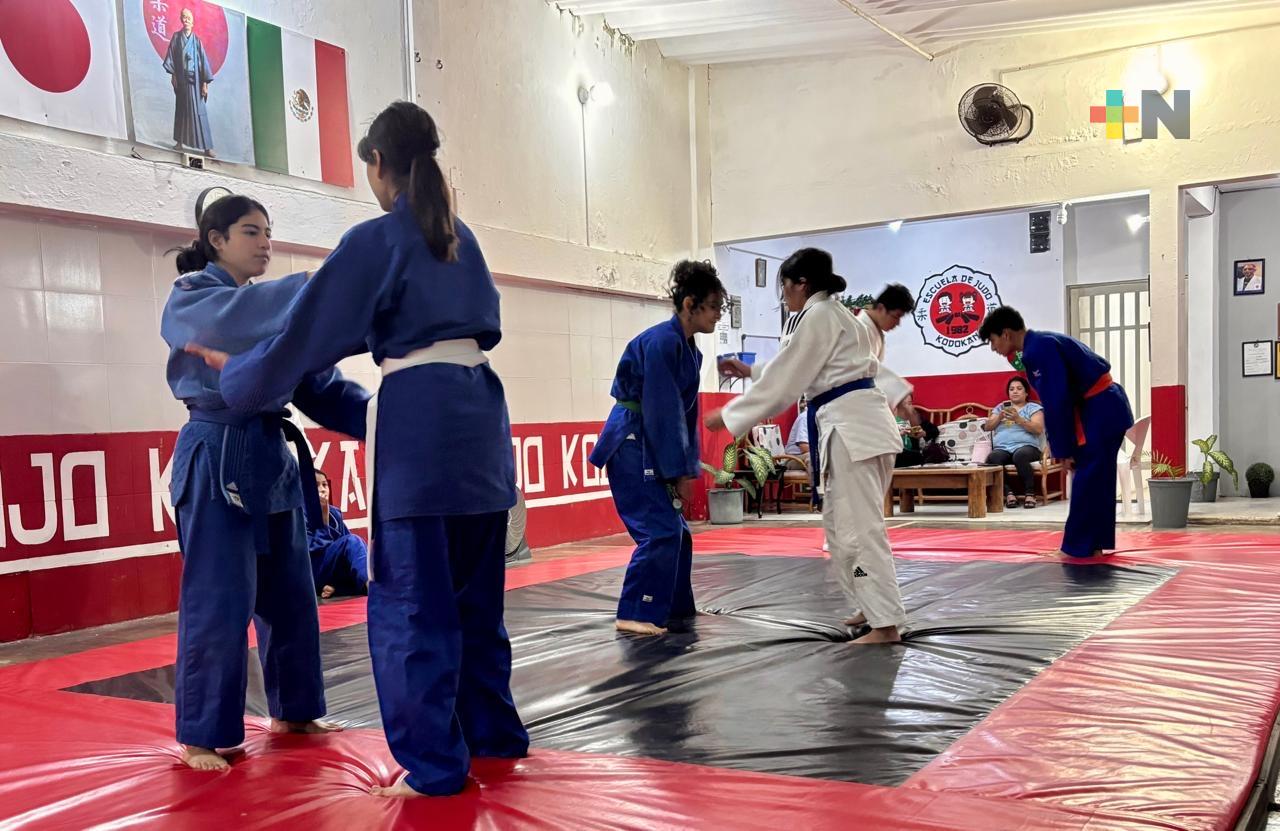 Judocas de Coatzacoalcos brillan en el Selectivo Estatal