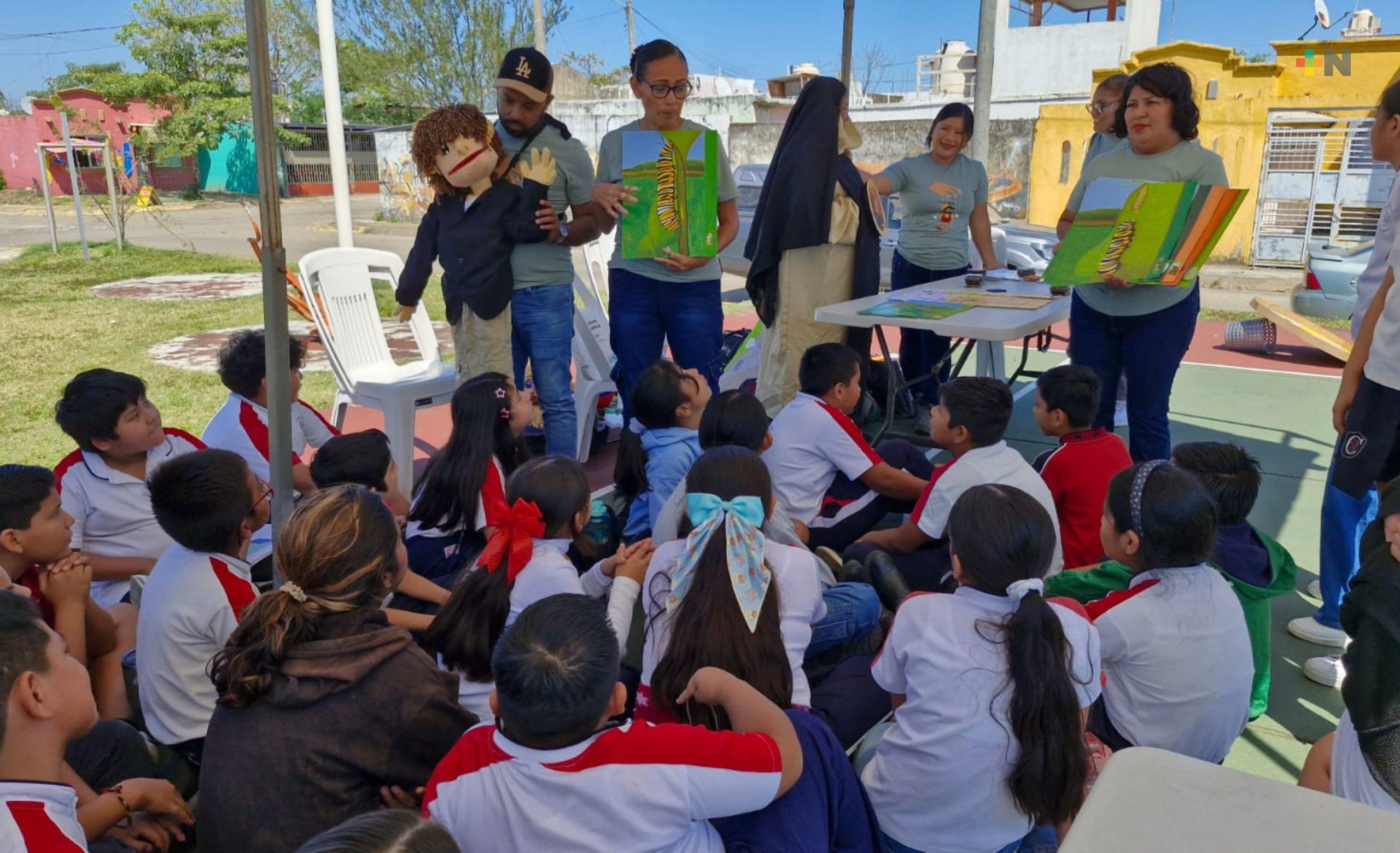 Implementan biblioteca rodante en Coatzacoalcos