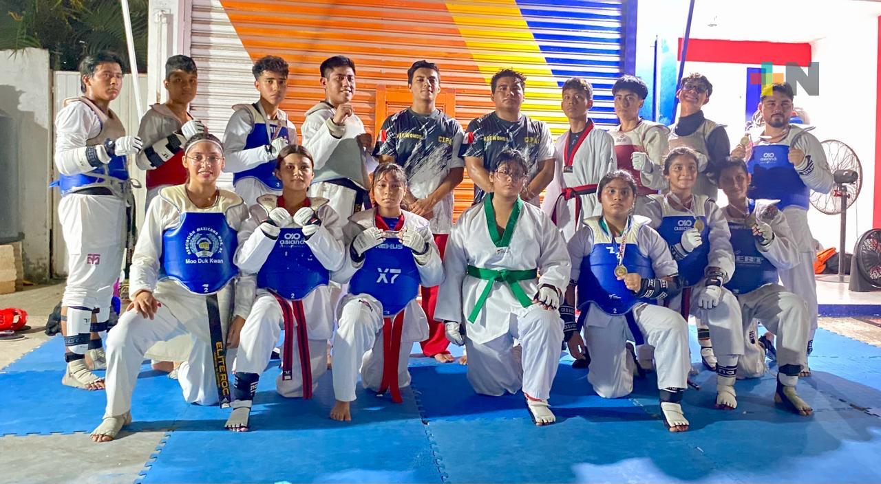 Taekwondoines de Coatzacoalcos van por medallas en el Selectivo Estatal Conade 2026