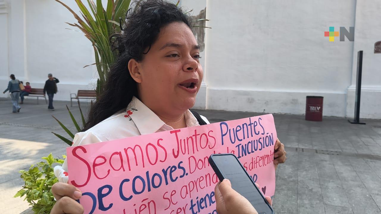 Ante SEV, ciudadana denuncia presunta discriminación en colegio particular