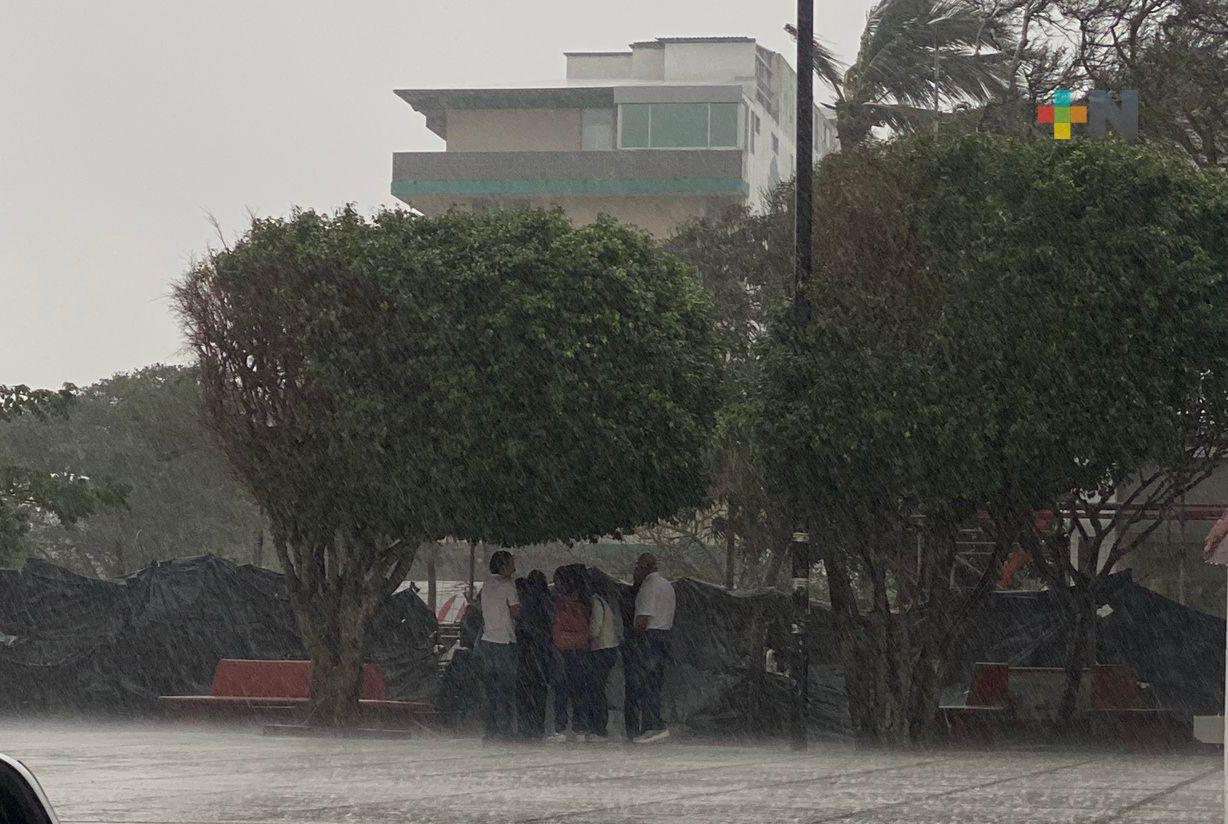 En Coatzacoalcos frente frío 33 ocasiona lluvias y descenso de temperatura