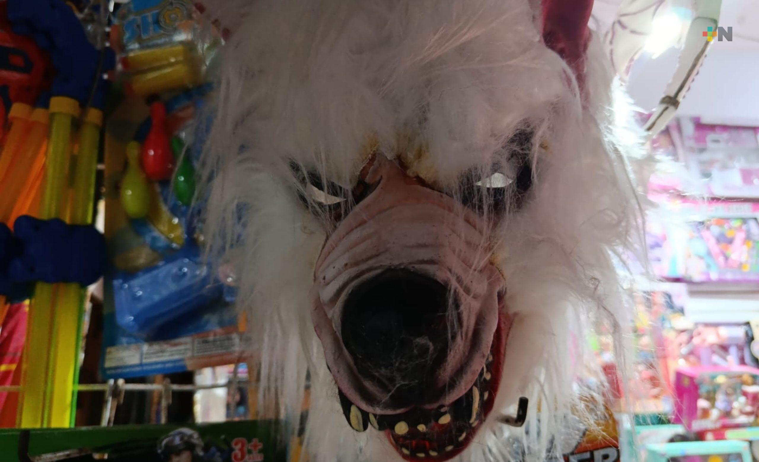 Inicia demanda de las máscaras therian en comercios de Coatzacoalcos