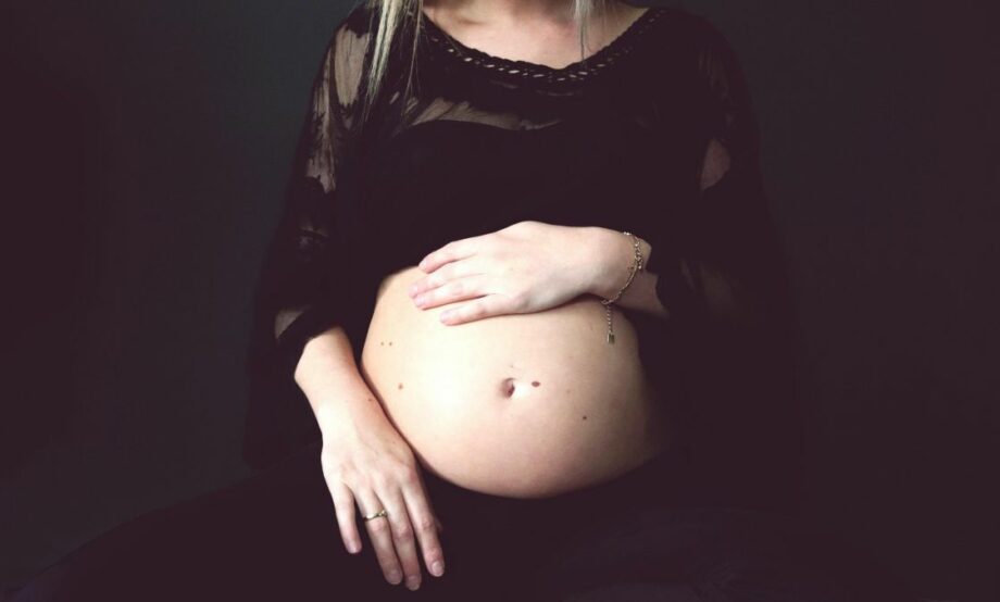 Dinamarca elimina transmisión de VIH y sífilis de madres a hijos