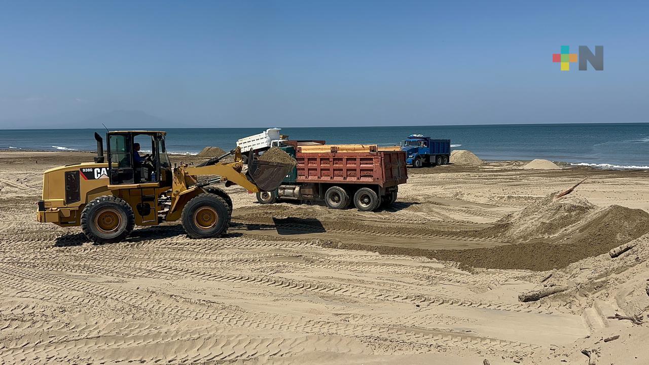 Limpian playa en Coatzacoalcos ante cercanía de Semana Santa