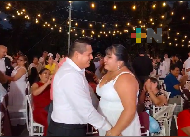 Más de 40 parejas dan certeza jurídica a su matrimonio en Ixhuatlán de Madero
